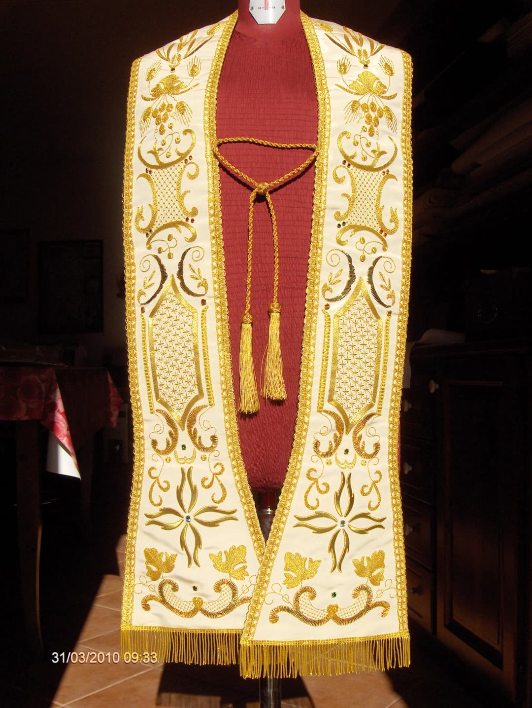 Paramenti Sacri Ricamati in Oro